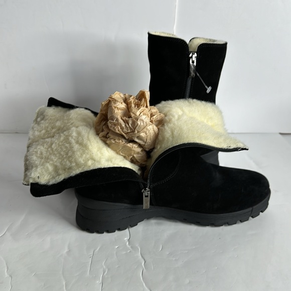 La Canadienne Amy Women's waterproof
Shearling -Lined Suede Booties - Picture 7 of 13